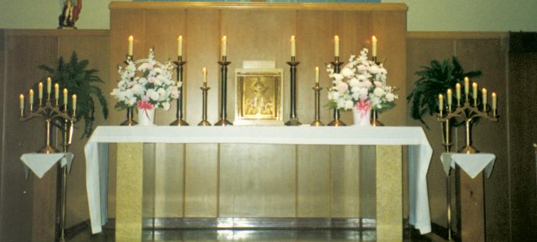 velas litúrgicas y objetos de uso religioso